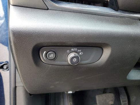 Used 2022 Chevrolet Traverse LT w/ LPO, Cargo Package FWD image 18