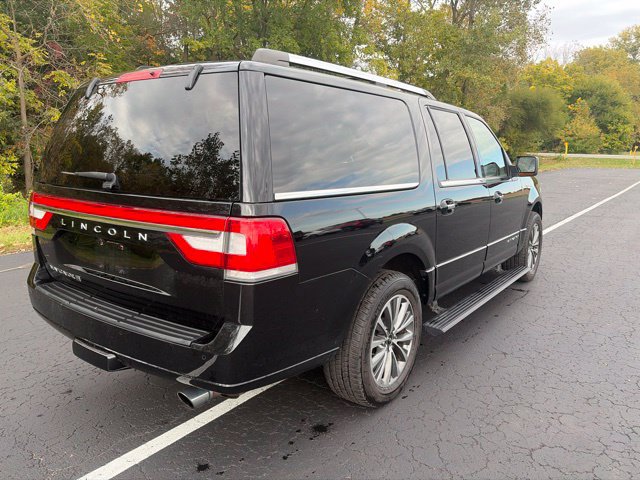 Used 2017 Lincoln Navigator L Select AWD/4WD image 11