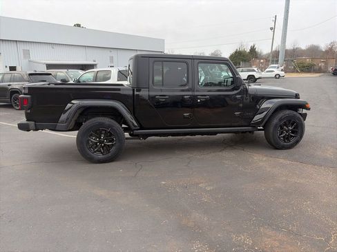 Used 2022 Jeep Gladiator Sport image 8