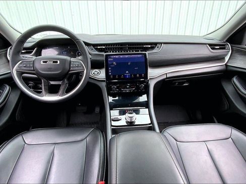 Used 2024 Jeep Grand Cherokee Limited w/ Black Appearance Package image 14