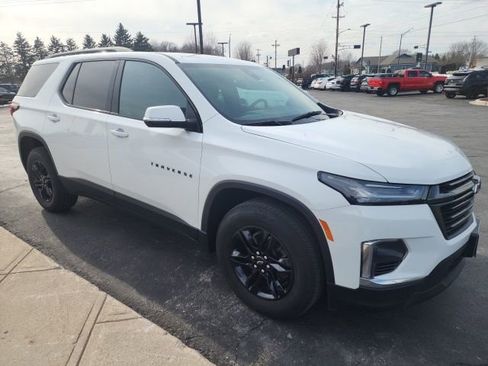Used 2023 Chevrolet Traverse LT w/ Midnight/Sport Edition image 2