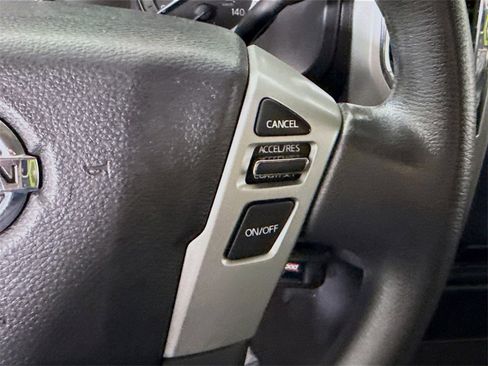 Used 2017 Nissan Titan SV image 20