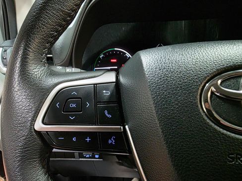 Used 2024 Toyota Sienna XLE FWD image 30
