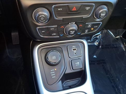 Used 2021 Jeep Compass Latitude w/ Sun and Sound Group image 17