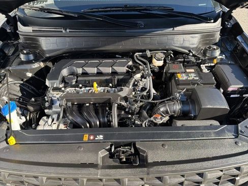 Certified 2025 Hyundai Venue SE image 40