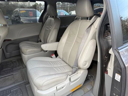 Used 2011 Toyota Sienna XLE image 12
