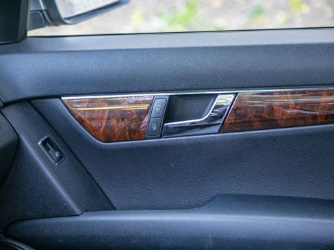 Used 2009 Mercedes-Benz C 300 Sedan image 26