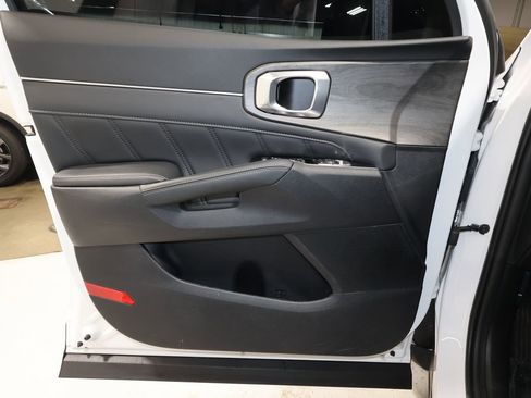Used 2025 Kia Sorento SX image 22