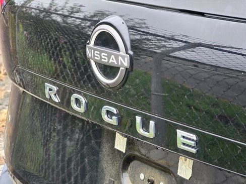 Used 2022 Nissan Rogue SV FWD image 14