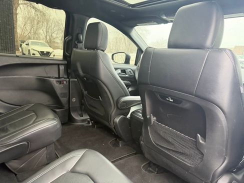 Used 2022 Chrysler Pacifica Touring-L w/ S Appearance Package image 28