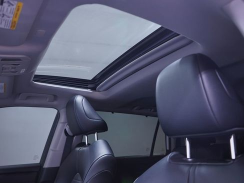 Used 2022 Toyota Highlander XLE image 8