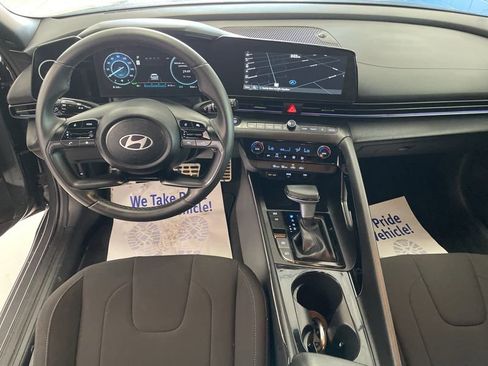 Used 2025 Hyundai Elantra SEL FWD image 25