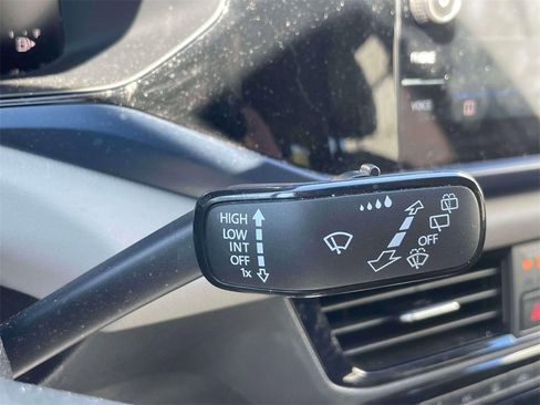 Used 2023 Volkswagen Taos SE image 24