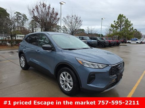 Used 2018 Ford Escape Titanium w/ Ford Safe & Smart Package image 2