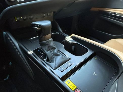 Used 2025 Lexus ES 300h w/ Premium Package FWD image 26