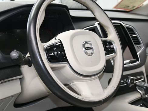 Used 2020 Volvo XC90 T5 Momentum w/ Protection Package Premier image 14