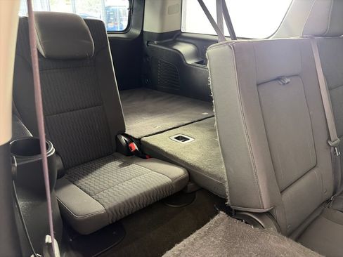 Used 2017 Chevrolet Suburban LS AWD/4WD image 31
