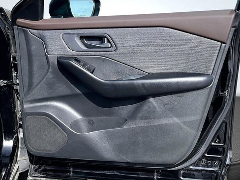 Used 2023 Nissan Rogue S image 24