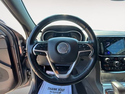 Used 2019 Jeep Grand Cherokee Altitude AWD/4WD image 13