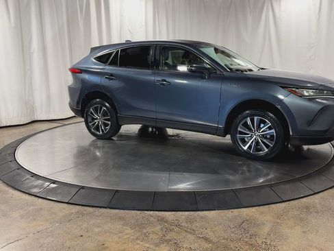 Used 2021 Toyota Venza LE image 3