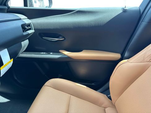 New 2026 Lexus UX 300h FWD image 24