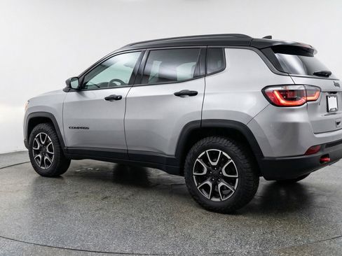 Used 2025 Jeep Compass Trailhawk AWD/4WD image 6