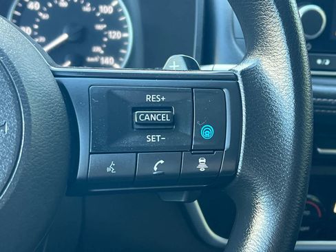 Used 2024 Nissan Rogue SV FWD image 30