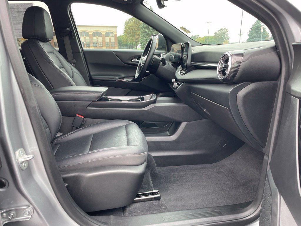 Used 2025 Chevrolet Equinox LT w/ Convenience Package II AWD/4WD image 27