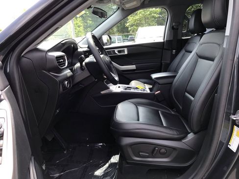 Used 2024 Ford Explorer XLT w/ Equipment Group 202A AWD/4WD image 11