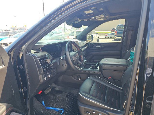Used 2025 GMC Yukon AT4 Ultimate AWD/4WD image 2