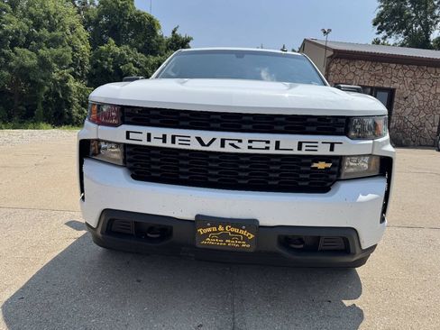 Used 2020 Chevrolet Silverado 1500 Custom w/ Custom Value Package AWD/4WD image 2