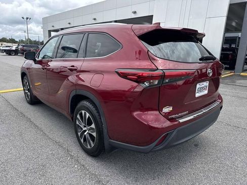 Used 2022 Toyota Highlander XLE FWD image 7