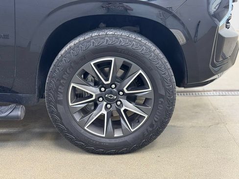 Used 2023 Chevrolet Tahoe Z71 w/ Luxury Package AWD/4WD image 4