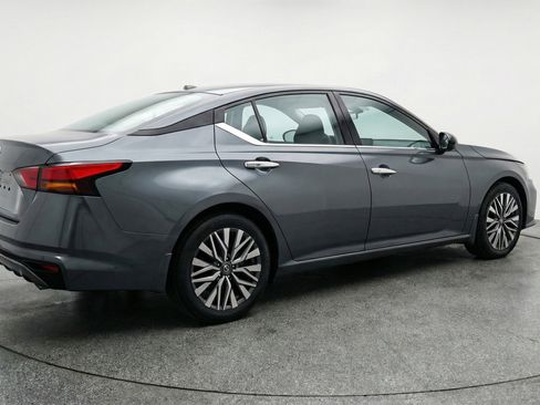Used 2025 Nissan Altima 2.5 SV image 9