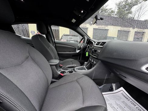 Used 2012 Dodge Avenger SXT FWD image 13