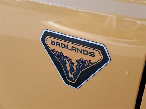 Used 2021 Ford Bronco Badlands image 8