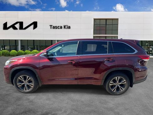 Used 2018 Toyota Highlander Plus AWD/4WD image 3