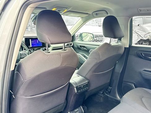 Used 2024 Toyota Highlander LE image 28