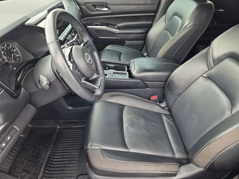 Used 2023 Nissan Pathfinder SL w/ SL Premium Package image 11
