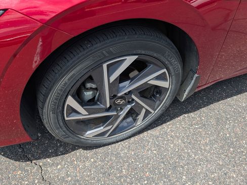 Certified 2025 Hyundai Elantra Sport FWD image 9