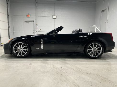 Used 2009 Cadillac XLR V RWD image 20
