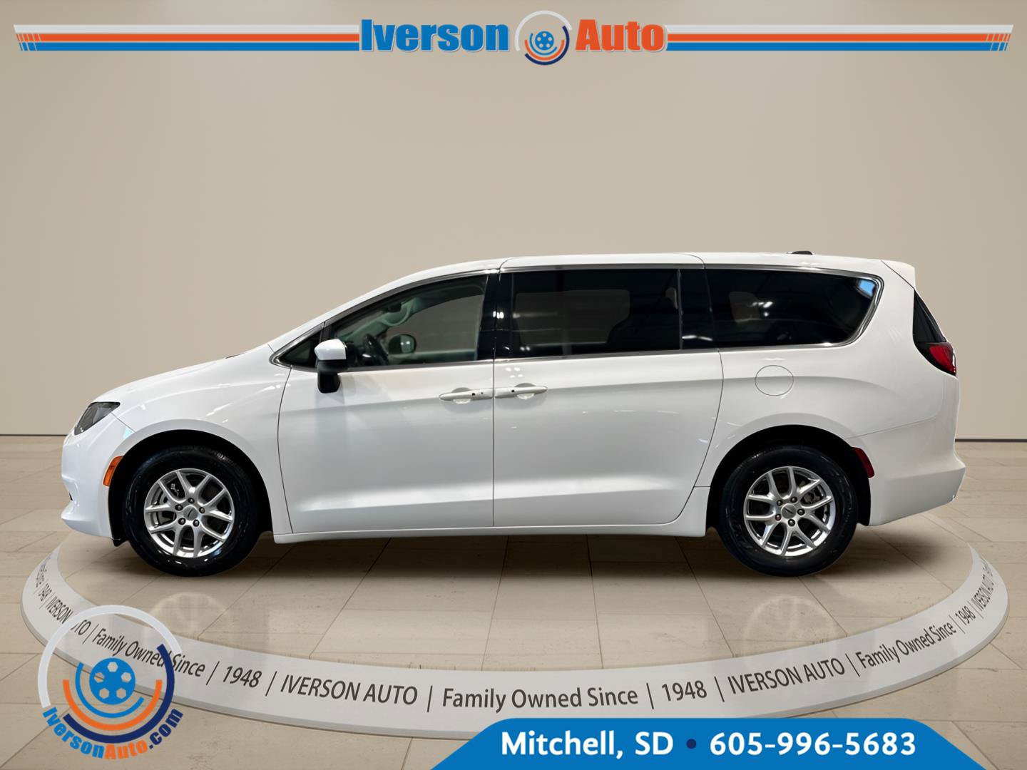 Used 2023 Chrysler Voyager LX FWD image 6