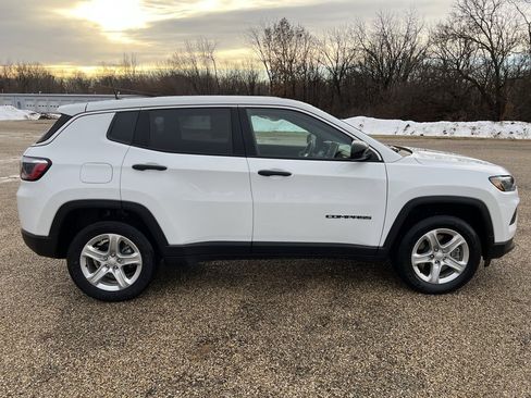 Used 2023 Jeep Compass Sport image 4
