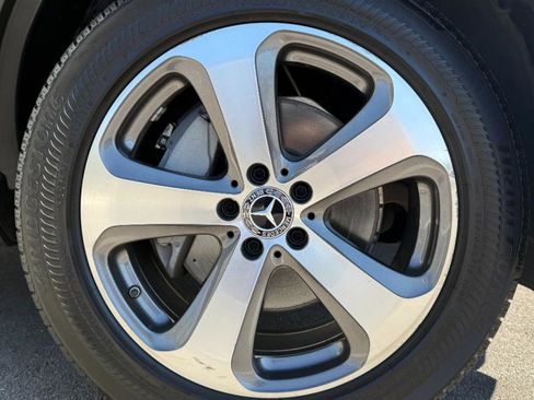 Used 2018 Mercedes-Benz GLC 300 4MATIC image 27