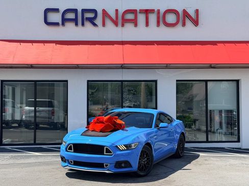 Used 2017 Ford Mustang Coupe RWD image 2