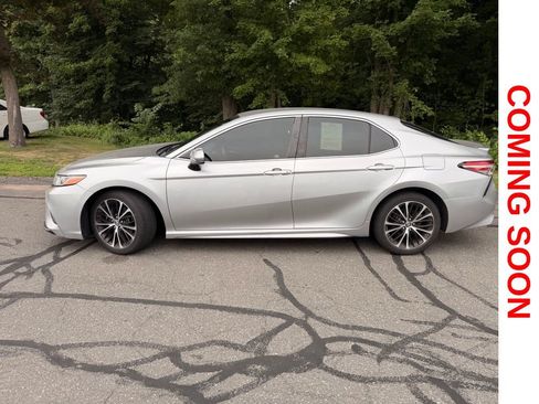 Used 2018 Toyota Camry SE FWD image 5