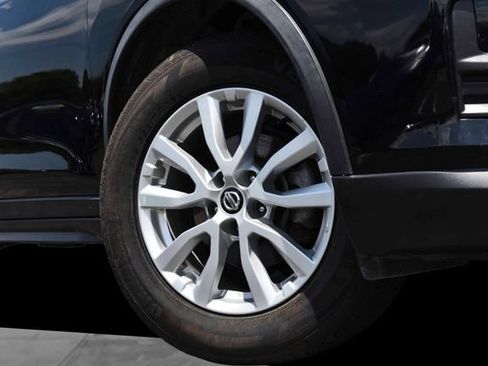 Used 2020 Nissan Rogue SV FWD image 3