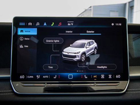 Certified 2025 Volkswagen Tiguan SE image 44