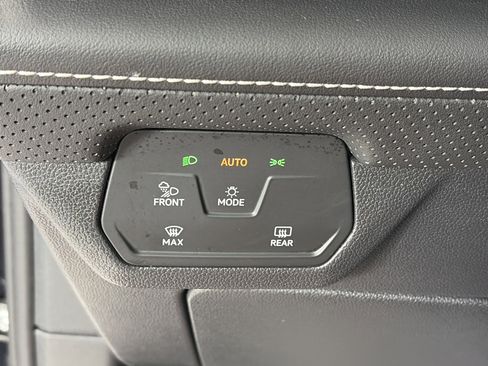 Used 2025 Volkswagen Atlas SE FWD image 29