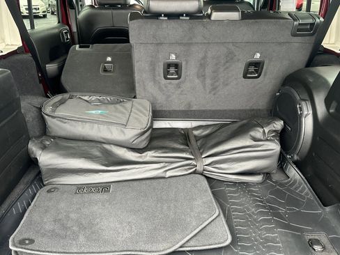 Used 2021 Jeep Wrangler Unlimited Sahara image 15